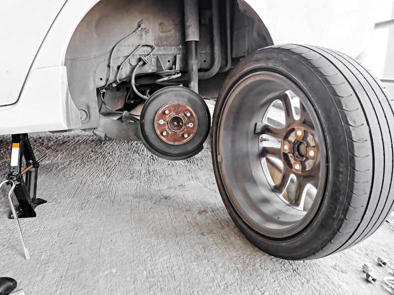 ALINEACIÓN Y BALANCEO DE NEUMÁTICOS