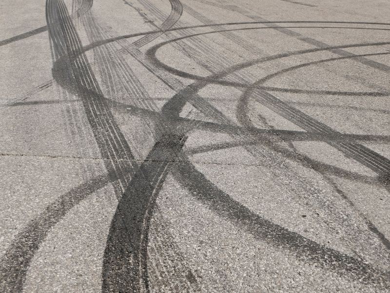 multa por participar en carrerar ilegales